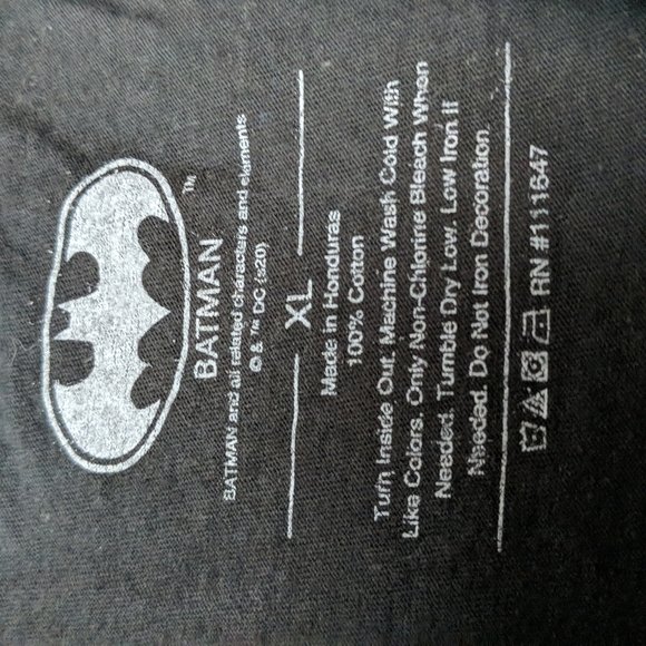 Batman Men's Short Sleeve Graphic Tee Size XL - Picture 3 of 4